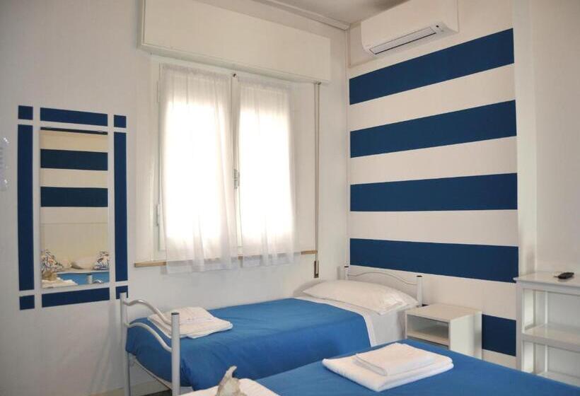 ホテル Susy Ambienti Rinnovati Direttamente Su Viale Dante E A Due Passi Dal Mare