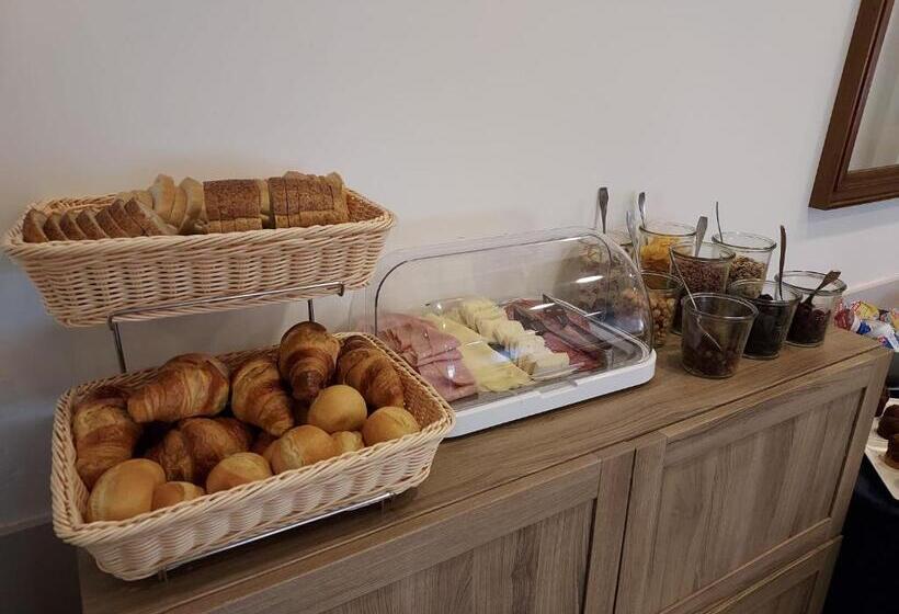 ホテル Susy Ambienti Rinnovati Direttamente Su Viale Dante E A Due Passi Dal Mare