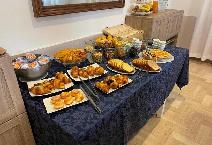 ホテル Susy Ambienti Rinnovati Direttamente Su Viale Dante E A Due Passi Dal Mare