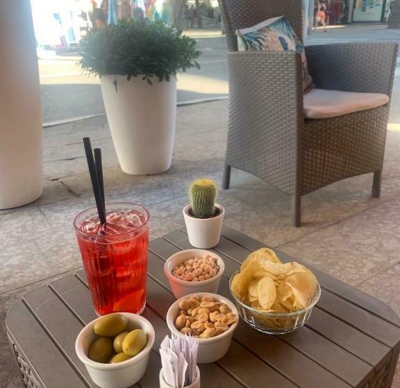 ホテル Susy Ambienti Rinnovati Direttamente Su Viale Dante E A Due Passi Dal Mare