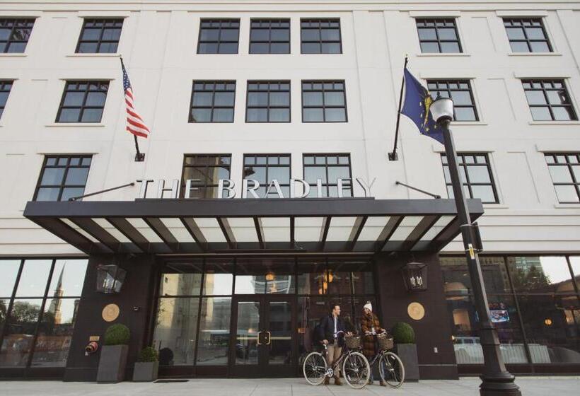 هتل The Bradley