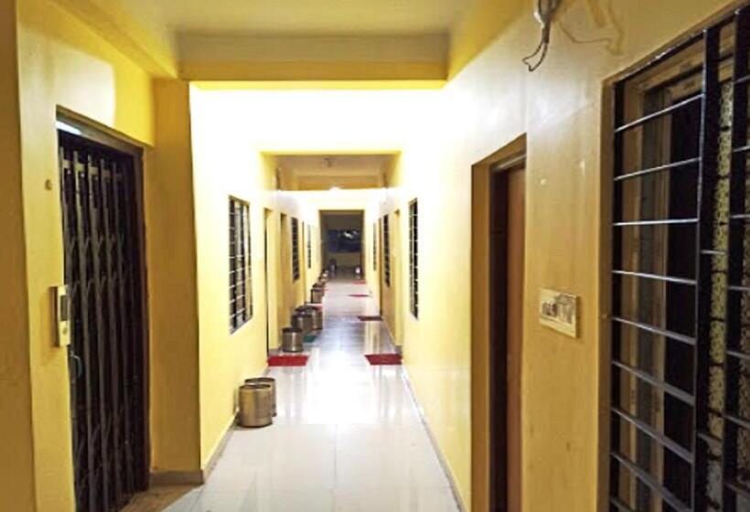 호텔 Trinayani Stay   3 Min Walk To Temple