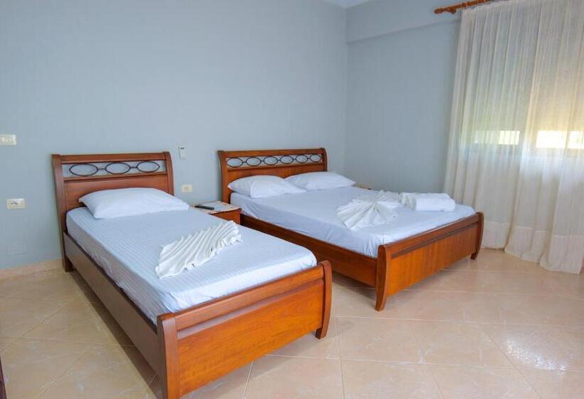 בית מלון כפרי White