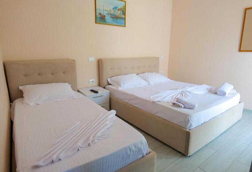 בית מלון כפרי White