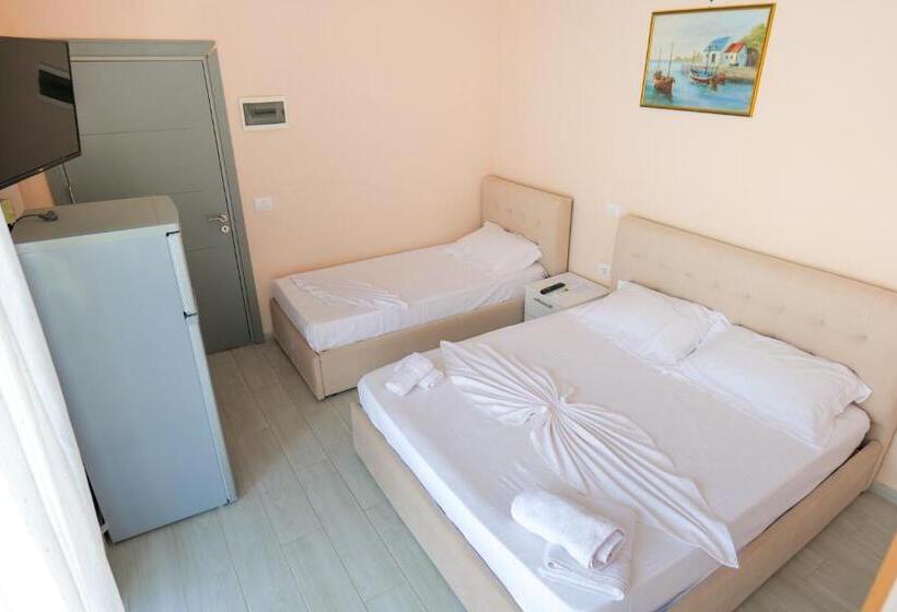 בית מלון כפרי White