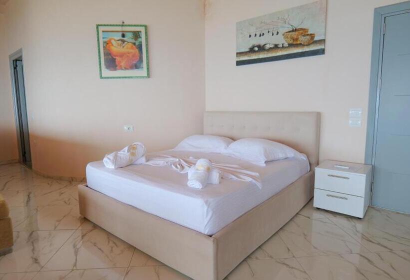 בית מלון כפרי White