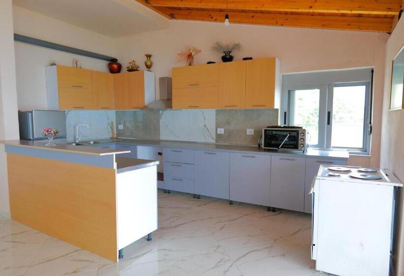 בית מלון כפרי White