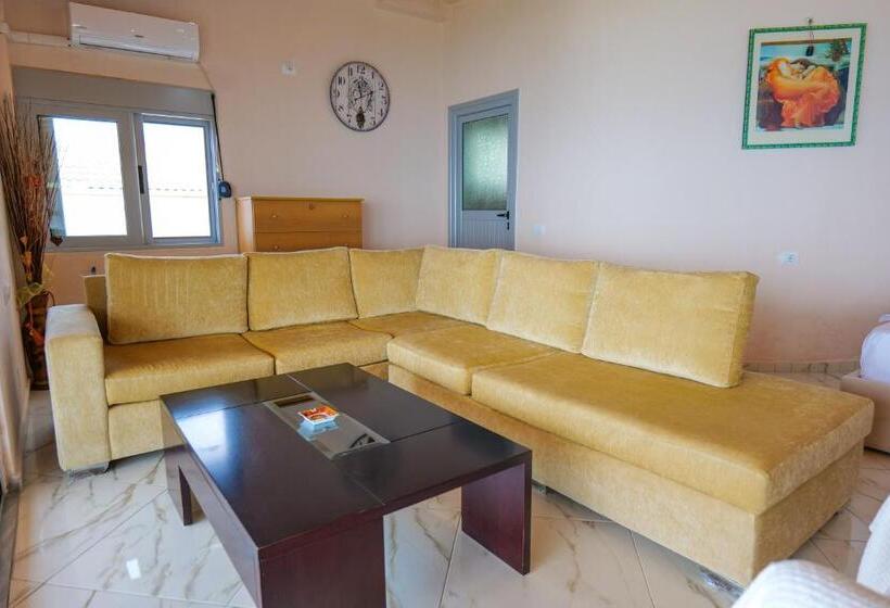 בית מלון כפרי White