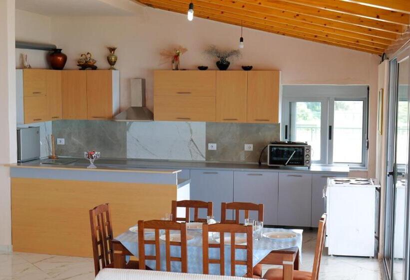 בית מלון כפרי White