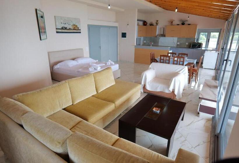 בית מלון כפרי White