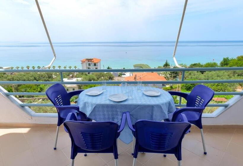 בית מלון כפרי White