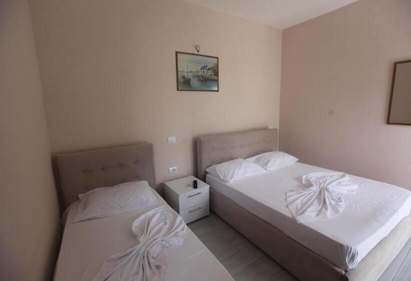 בית מלון כפרי White