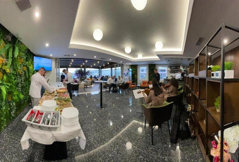 בית מלון כפרי White Crown