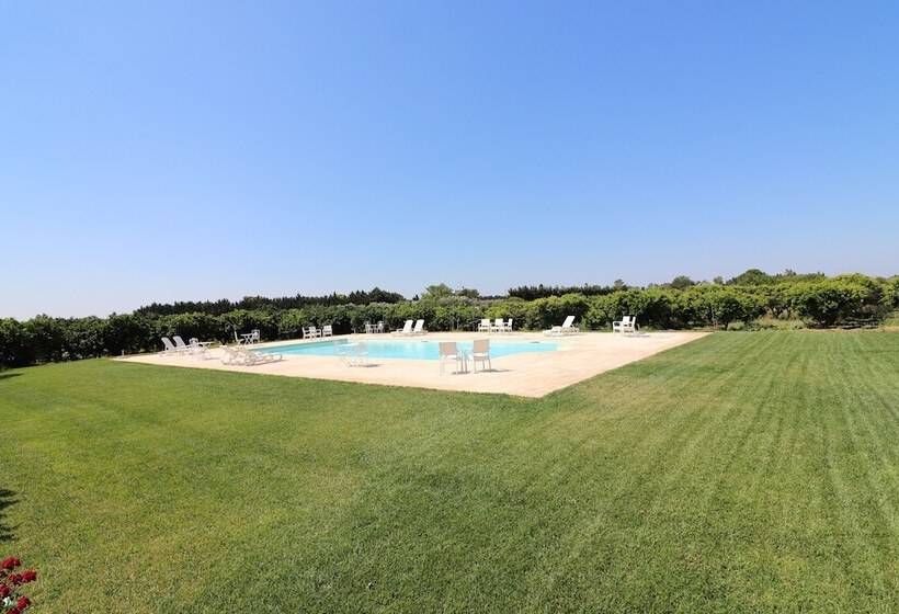 פנסיון B B With Swimming Pool Tenuta Agrumi Del Salento Triple Deluxe Citrus Attic