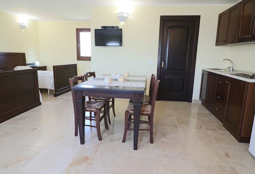 פנסיון B B With Swimming Pool Tenuta Agrumi Del Salento Triple Deluxe Citrus Attic