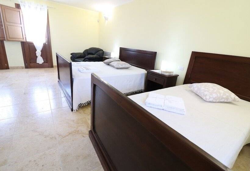 פנסיון B B With Swimming Pool Tenuta Agrumi Del Salento Triple Deluxe Citrus Attic