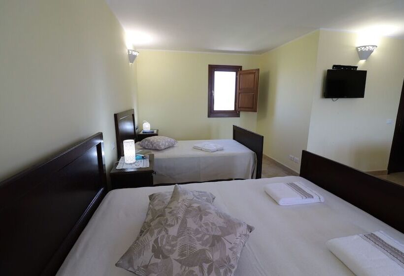 פנסיון B B With Swimming Pool Tenuta Agrumi Del Salento Triple Deluxe Citrus Attic