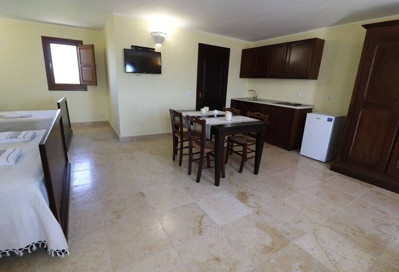 פנסיון B B With Swimming Pool Tenuta Agrumi Del Salento Triple Deluxe Citrus Attic