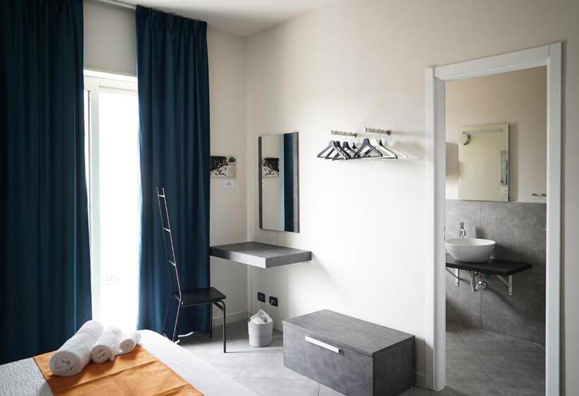 פנסיון Click Art & Room