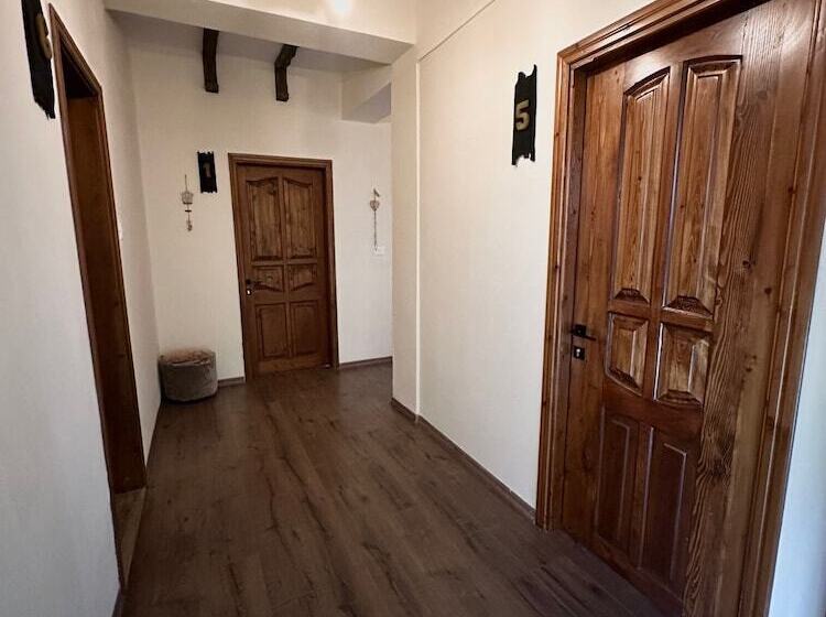 פנסיון Guesthouse Shtëpia Ime