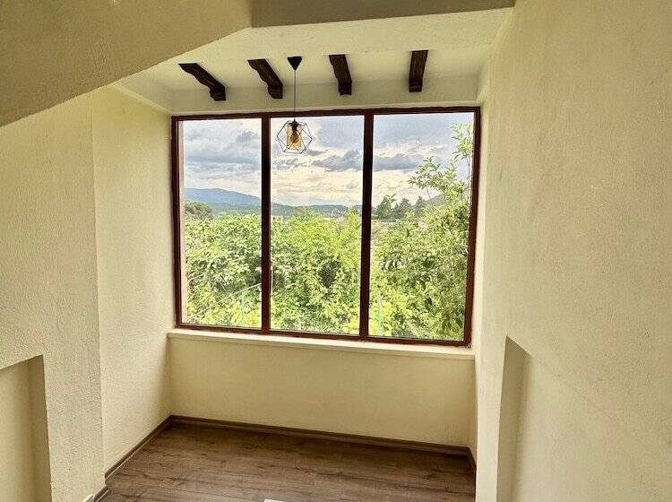 פנסיון Guesthouse Shtëpia Ime