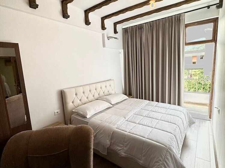 بنسيون Guesthouse Shtëpia Ime