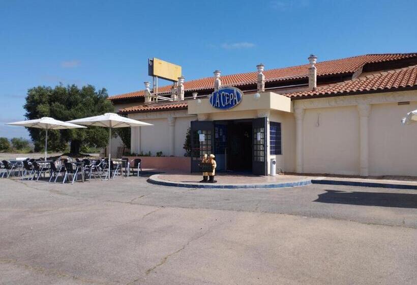 پانسیون Hostal Restaurante La Cepa