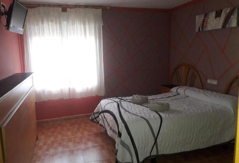 پانسیون Hostal Restaurante La Cepa