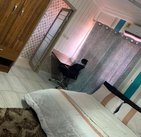 پانسیون Maxjen Haven Guest House