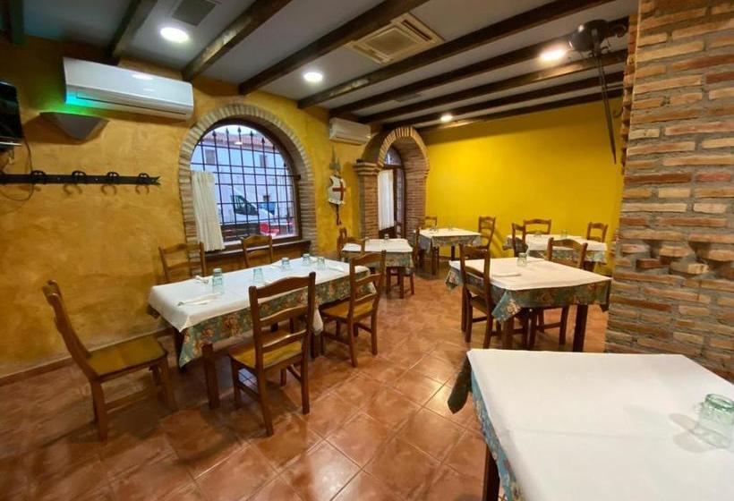 بنسيون Posada Del Cid
