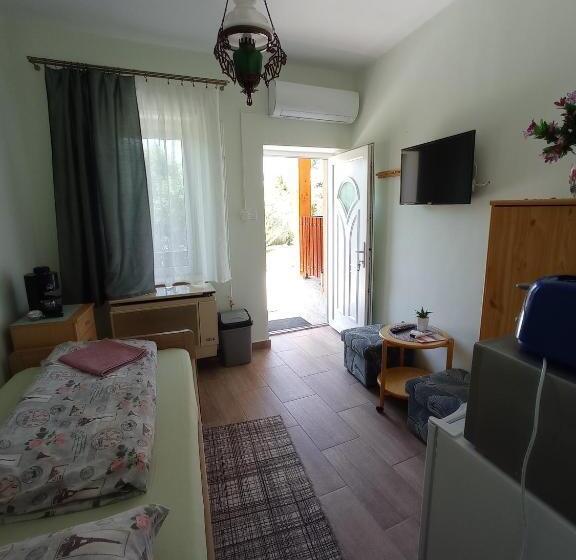 פנסיון Szieszta Vendégház