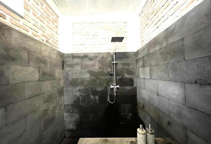 פנסיון The Breezy Volcano