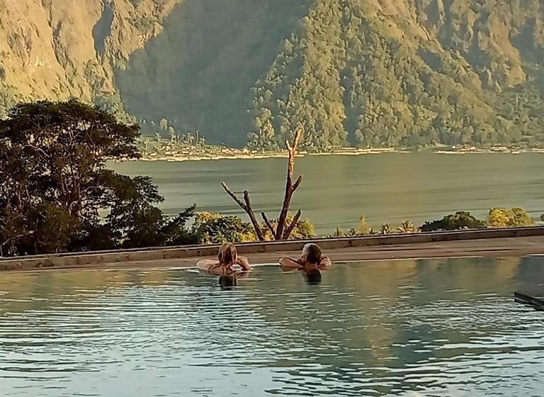 פנסיון The Breezy Volcano