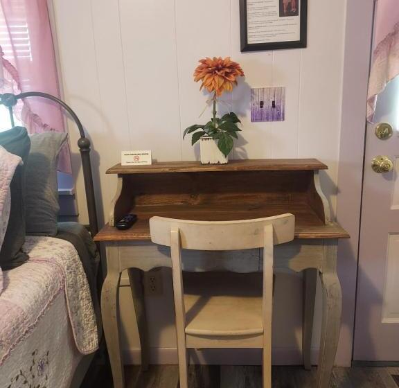 Serenity Motel