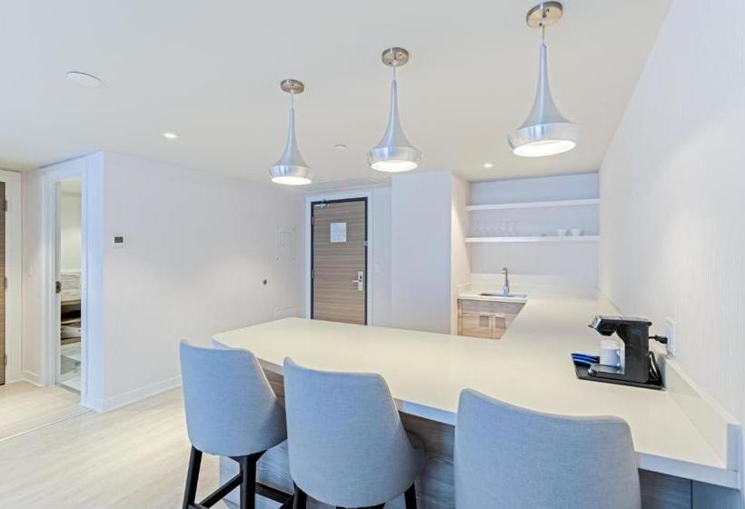 Aqsarniit Hotel And Conference Centre