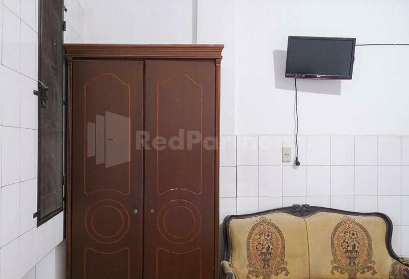 בית מלון כפרי Edbert Guesthouse Near Lotte Grosir Medan Redpartner