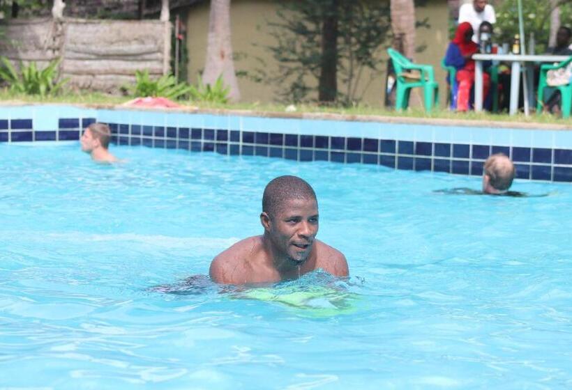 هتل Funky Squids Beach Resort