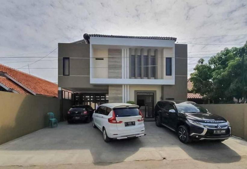 호텔 Jatiwangi Syariah Guest House Mitra Reddoorz