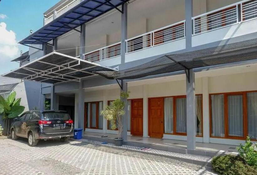 בית מלון כפרי Reddoorz Near Stadion Kridosono Blora