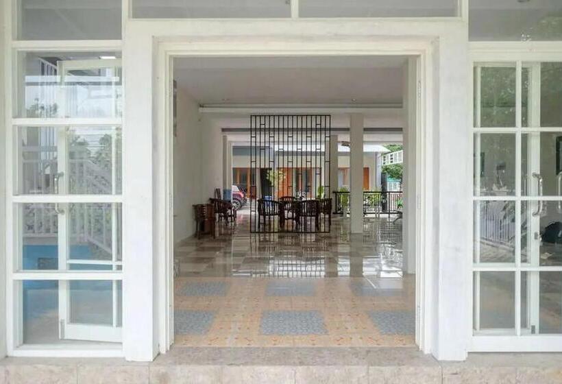 בית מלון כפרי Reddoorz Near Stadion Kridosono Blora