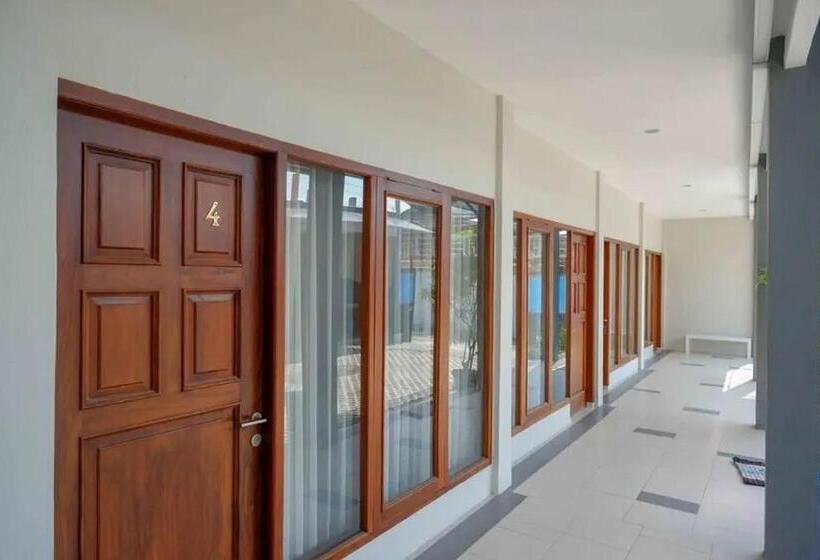 בית מלון כפרי Reddoorz Near Stadion Kridosono Blora