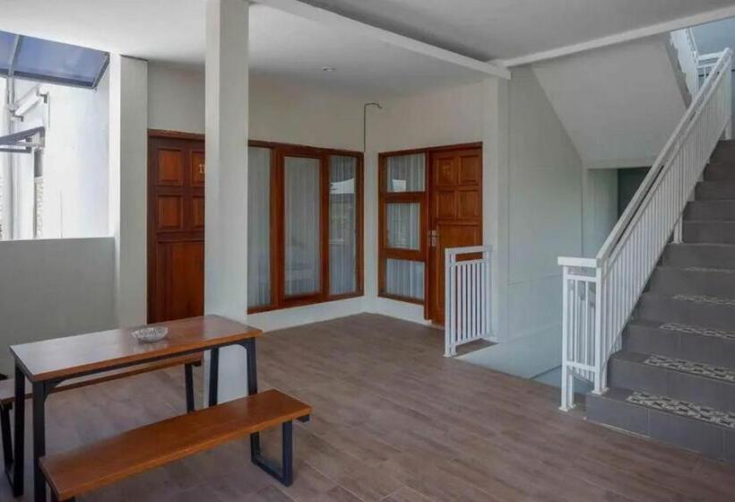 בית מלון כפרי Reddoorz Near Stadion Kridosono Blora