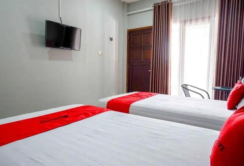 Szálloda Reddoorz Near Stadion Kridosono Blora