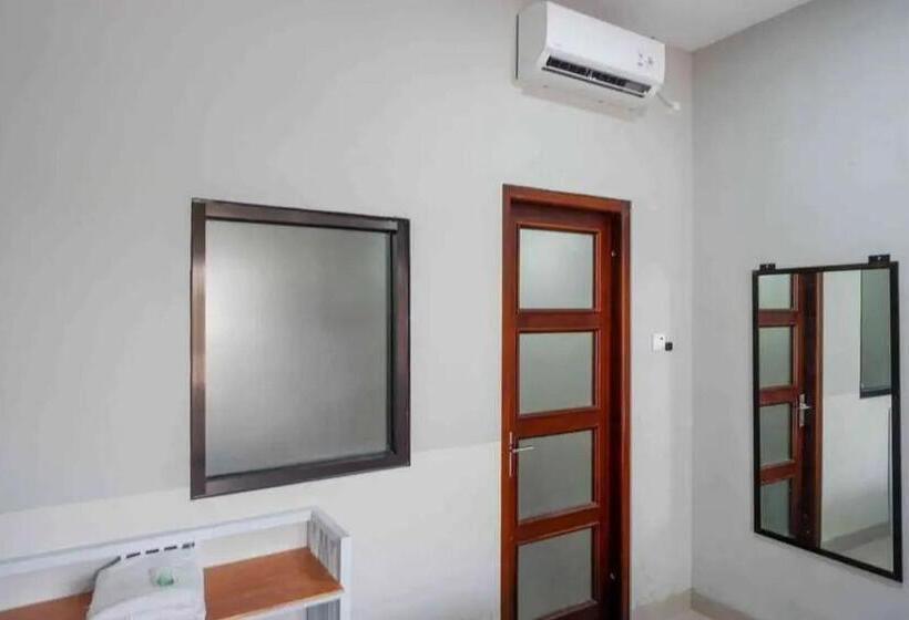 Szálloda Reddoorz Near Stadion Kridosono Blora