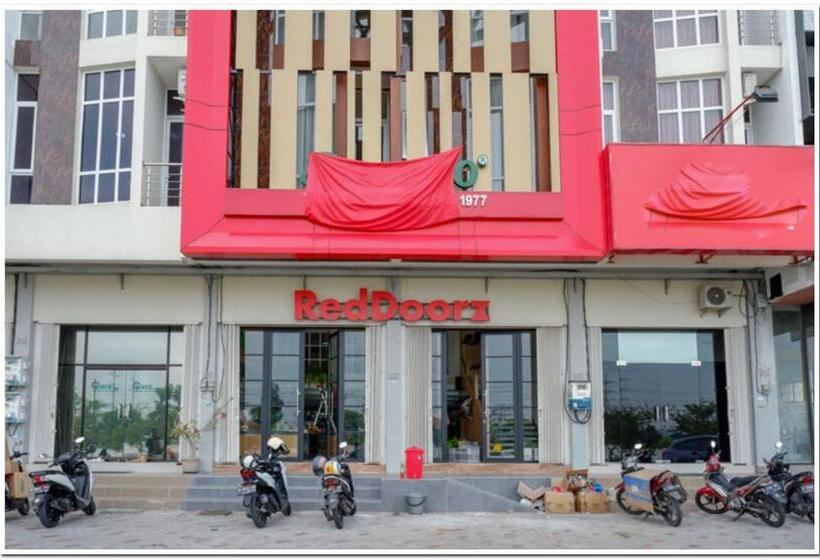 酒店 Reddoorz Plus @ Madukoro Raya Semarang