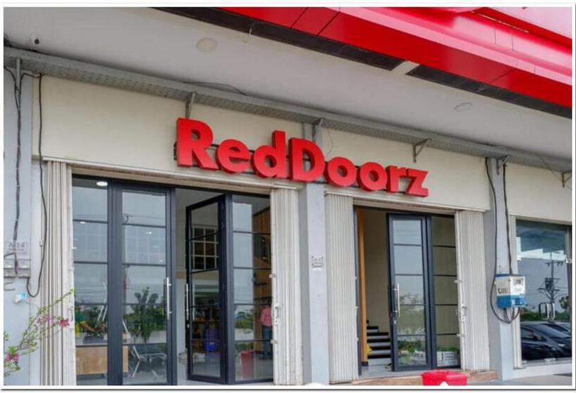 酒店 Reddoorz Plus @ Madukoro Raya Semarang