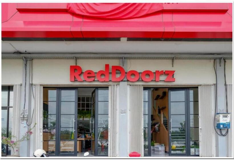 酒店 Reddoorz Plus @ Madukoro Raya Semarang