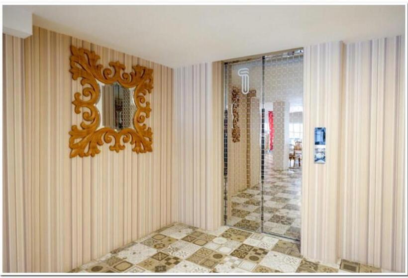 酒店 Reddoorz Plus @ Madukoro Raya Semarang