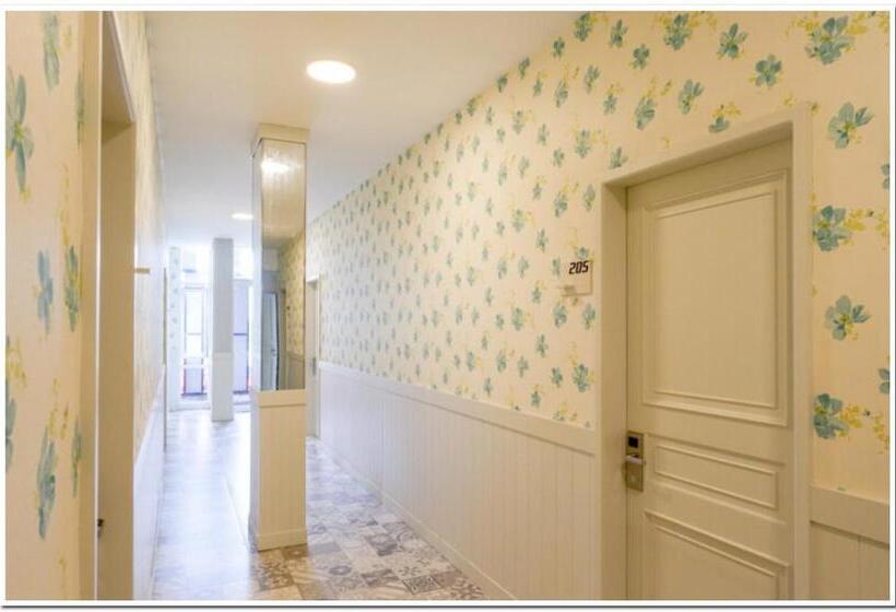 酒店 Reddoorz Plus @ Madukoro Raya Semarang