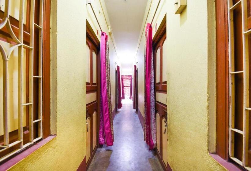 ホテル Spot On 64822 Tirtha Niwas